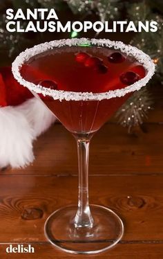 30+ Easy Christmas Cocktail Recipes to Please a Crowd - Be Centsational Easy Christmas Cocktail, Christmas Cocktail Recipes, Christmas Drinks Alcohol Recipes, Xmas Drinks, Christmas Drinks Recipes, Christmas Drinks Alcohol, Christmas Cocktail, Boozy Drinks, Drinks Alcohol