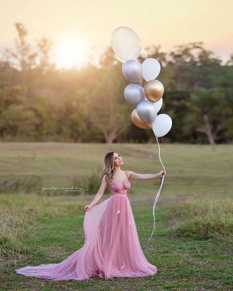 Birthday Photo Ideas Outdoor, Birthday Shoot Outdoor, Pre Quince Photoshoot Ideas, 16th Birthday Picture Ideas, Book De Fotos 15 Ideas, Sweet 16 Poses, Outdoor Birthday Photoshoot Ideas, Sweet 16 Photoshoot Ideas Outdoors, Birthday Shoot Ideas Sweet 16