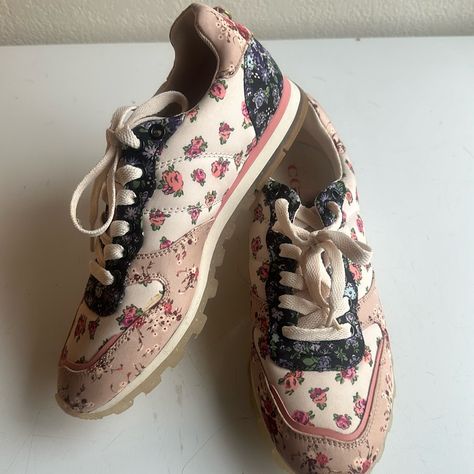 New Never Worn Coach Floral Sneakers Size 8.5 Coach Floral, Easy Doodle, Fashion Student, Coach Sneakers, Floral Sneakers, Funky Shoes, Embroidered Shoes, Floral Shoes, Student Fashion