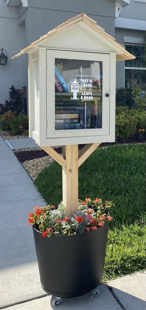 Street Library Diy, Yard Library House Diy, Book Mailboxes, Book Library Outdoor Diy, Community Library Boxes, Library Boxes Front Yards Diy, Neighborhood Library Box Diy, Little Free Library Painting Ideas, Neighborhood Library