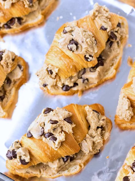 Cookie Croissant Recipe, Dessert Croissant Recipe, Cookie Croissants, Croissant Cookie Recipe, Cookie Croissant, Two Ingredient Desserts, Croissant Cookie, Monster Cookie Dough, Baked Goat Cheese