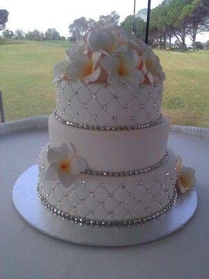 Cake Styles, Plan Checklist, Glam Bride, Metallic Wedding, Sparkly Wedding, Wedding Plan, Wedding Cakes With Flowers, Pearl Bridal, Beautiful Wedding Cakes