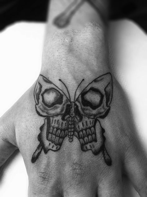 Skull Butterfly Tattoo, Small Skull Tattoo, Tattoo Placements, Skulls And Bones, Om Tattoo, Tattoo Trend, Skeleton Hand Tattoo, Inspiration Tattoos, Small Hand Tattoos