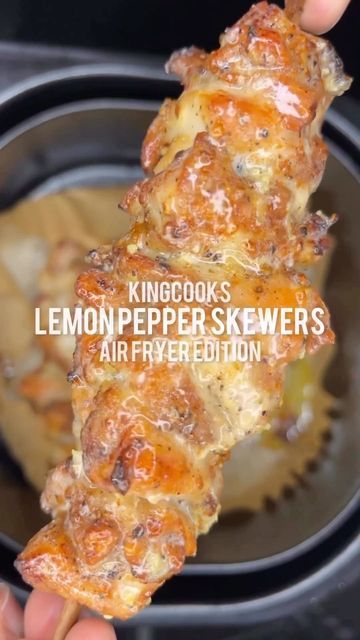 Skewers In Air Fryer, Chicken Skewers In Air Fryer, Lemon Pepper Chicken Skewers, Recipe Air Fryer, Chicken Skewer Recipe, Lemon Butter Chicken, Air Fryer Oven Recipes, Lemon Garlic Chicken, Skewer Recipes