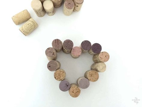 What Is Valentines Day, What Is Valentine, Wine Cork Wreath, Cork Wreath, Cork Projects, Diy Heart, Wine Craft, Wine Corks, Cute Heart