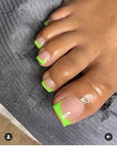 Neon Toenails, Neon Toes Toenails, Green Toes Black Women, Green Toes Nails, Lime Green French Tip Toes, Green Toe Nail Designs, Lime Green Toe Nails, Lime Green Pedicure, Green Toes