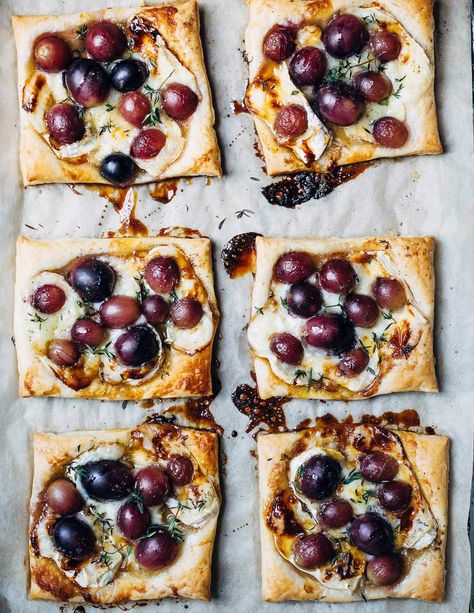 Brie and Roasted Grape Tarts Roasted Grape And Brie Crostini, Savory Grape Recipes, Brie Tarts, Purple Grapes Recipes, Grape Appetizers, Mini Tartlets, Brie Puff Pastry, Goat Cheese Tart, Grape Recipes