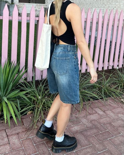 jorts backless black tank top doc martens tote bag street style outfit Docs With Jorts, Bag Street Style, Street Style Bags, Black Tank Top, Doc Martens, Street Style Outfit, Black Tank, Black Tank Tops, Street Style