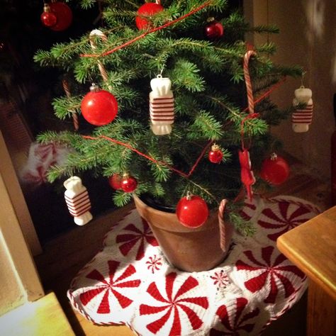 Peppermint Tree Skirt, Granny Square Tree Skirt, Granny Square Tree, Square Tree Skirt, Green Tree Skirt, Square Tree, Diy Christmas Tree Skirt, Peppermint Tree, Poinsettia Tree