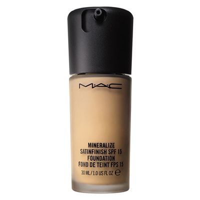 7 Cream Based Foundations You Should Definitely Try Best Cream Foundation, Spf Foundation, Cream Foundation, Homemade Beauty Tips, Mineral Foundation, Makeup Obsession, Mac Makeup, Products Makeup, Makeup Face