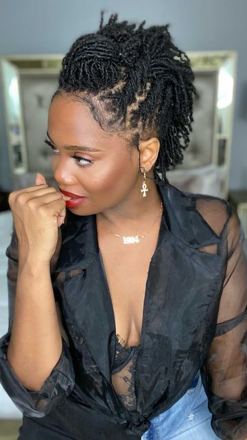 Kendra Kenshay - Locs on Instagram: "My version of a Loc Hawk 💁🏾‍♀️ Super easy and super cute. I just uploaded my 11 month loc update video on my YT channel. Y’all like this style? #kendrakenshay #locs #microlocs #locjourney #locstyles" Classy Evening Dress, Dreadlocks Hair Care, Micro Locs, Sister Locs, Short Locs Hairstyles, Updo Styles, Yt Channel, Natural Hair Updo, Human Braiding Hair