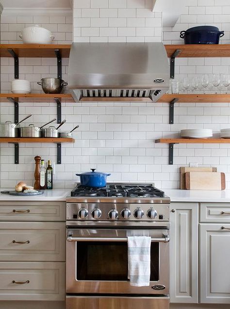 Shelves Above Stove, Light Grey Kitchen Cabinets, Minimalist Living Room Ideas, Light Grey Kitchens, Classic Fireplace, Extractor Fan, Quartz Kitchen, White Quartz Countertop, Kitchen Hoods