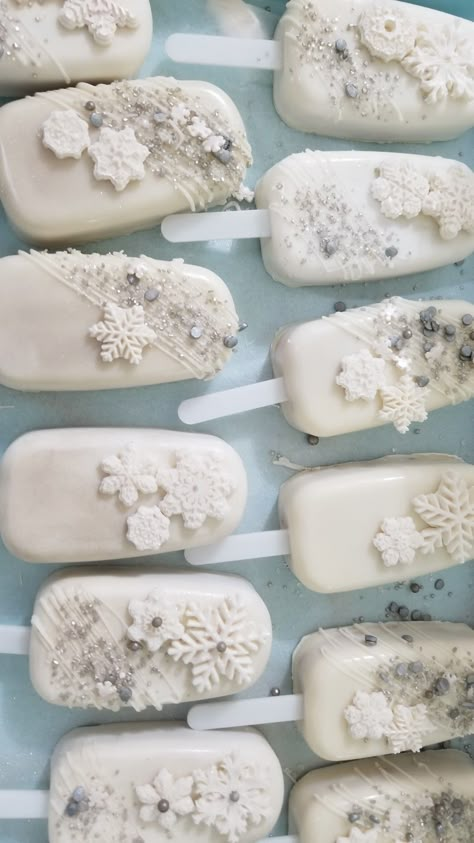 Winter Wonderland Breakfast, Snowflake Cakesicles, Snowflake Dessert Table, Winter Cake Popsicles, Winter Wonderland Bridal Shower Ideas All White, Winter Wonderland Dessert Table Ideas, Gold Winter Wonderland, Winter Baby Shower Dessert Table, Winter Wonderland Cakesicles