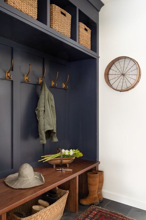 Mudroom with navy built-in shelves Mudroom Paint Color, Basket Shoes, Mudroom Cabinets, Coat Storage, Mudroom Laundry Room, Mud Room Storage, Mudroom Design, Boot Room, Laundry Mud Room