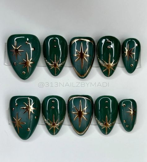 Dark Green Nails With Design, Sage Nail Designs, Constellation Nail Art, Alternative Nails, Mystic Nails, Gold Chrome Nails, Nailinspo Nailart, Horror Nails, Dark Green Nails