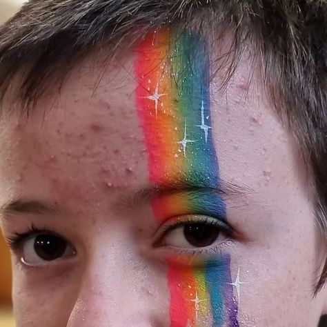 Face Art by Terri on Instagram: "Happy pride month! 🏳️‍🌈 #pride #faceart #facepaint #faceartbyterri #facepaintersofinstagram #rainbow #pridemonth #pridefacepaint #onestrokefacepainting #onestroke #prettyfacepaint #facepaintingideas" Pride Face Paint Simple, Pride Face Paint Ideas, Pride Face Paint, Easy Face Painting Rainbow, Pride Facepainting, Pride Body Painting, Rainbow Face Paint, Rainbow Face, Pride Makeup