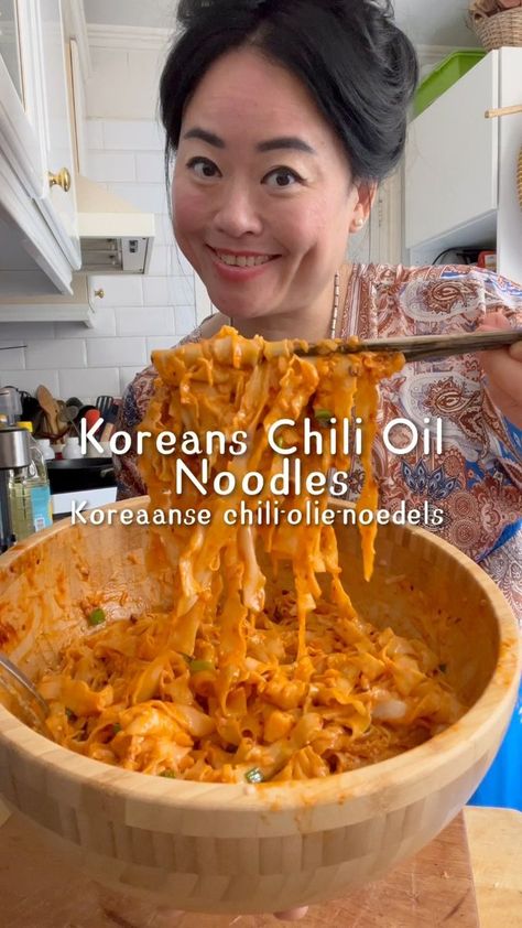 🌶️🍜Korean Chili Oil Noodles Cook Noodles about 3min, set aside1 tbsp Gochujang paste1,5 tbsp Peanut butter3 cloves garlic minced1tsp chili flakes1 tsp sugar1 tbsp soy sauce1 tbsp rice wine vinegar1/2 tsp chicken powderSpring onion Sesame seeds(Hot oil, Pour the oil over the noodles )#huibelanda #foodlover #foodies #foodvlogger #travel #travelvlogger #visitors #city #travelers #viral #viralfood #homemade #popular #tastes #dinerideas #recipes #food #dinnerideas #simple #easy #streetfood #koreans Chili Oil Noodles, Gochujang Noodles, Noodles Korean, Gochujang Paste, Oil Noodles, Chicken Powder, Korean Chili, Instagram Korean, Rice Wine Vinegar