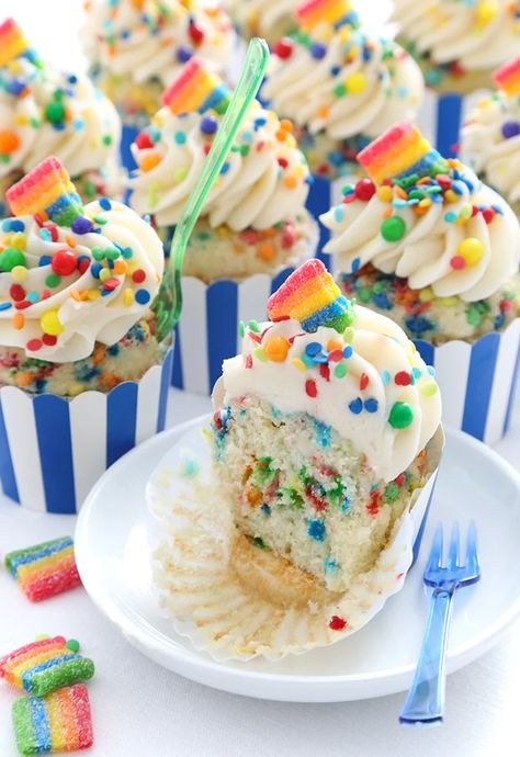 Homemade Funfetti Cupcakes, Funfetti Cupcake Recipe, Cupcakes Funfetti, Confetti Cupcakes, Funfetti Cupcakes, Easy Cupcake Recipes, Ice Cream Sprinkles, Bowl Cake, Salty Cake