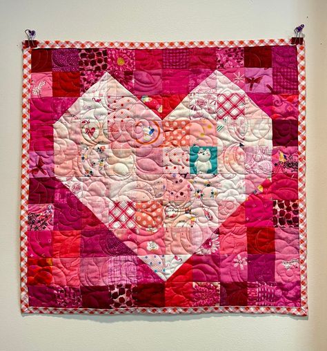 Free Pattern – Scrappy Valentine Heart Valentine Wall Hanging, Valentine Quilt, Scrap Quilt, Heart Quilt, Quilted Wall Hangings, Table Topper, Free Quilting, Valentine Fun, Mini Quilts