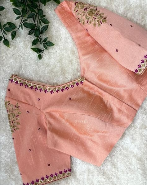 Simple Work Blouse, Saree Jacket Designs, Pink Blouse Designs, Onion Pink, Latest Bridal Blouse Designs, Maggam Work Blouse, Blouse Designs Catalogue, Latest Blouse Designs Pattern, Maggam Work Designs