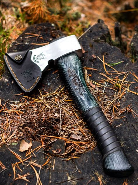 Ax Handle, Magic Concept, Outdoors Man, Camping Hatchet, Camping Knots, Bushcraft Gear, Camping Nature, Antique Tools, Cool Swords