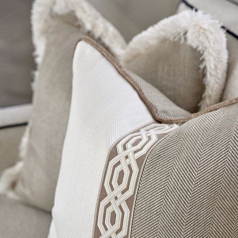 Cushion Decor Ideas, Sofa Cushion Styling, Cushion Combinations, Luxury Pillows Decorative, Cushion Ideas, Curtain Trim, Elements Earth, Pillow Inspiration, Air Fire