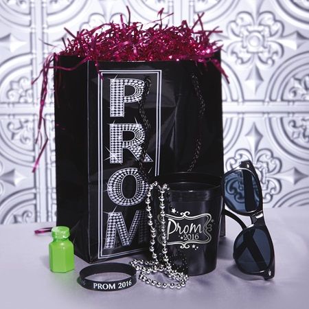 Prom Goody Bag Ideas, Prom Gifts Party Favors, Prom Swag Bag Ideas, Prom Favors High School, Prom Goodie Bags Ideas, Prom Favors Ideas, After Prom Party Ideas, Bags For Prom, Prom Party Favors