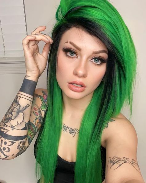 Neon Green Hair Ideas, Black And Neon Green Hair, Neon Wig, Emo Hair Color, Black And Green Hair, Neon Green Hair, Shannon Taylor, Alt Makeup, Neon Hair