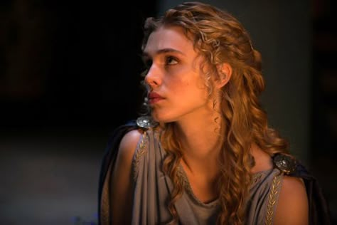 Blonde Greek Goddess, Ancient Rome Hairstyles, Ancient Greece Aesthetic Women, Ancient Greece Hair, Legend Of Hercules, Viserra Targaryen, Greek Hairstyles, The Legend Of Hercules, Gaia Weiss