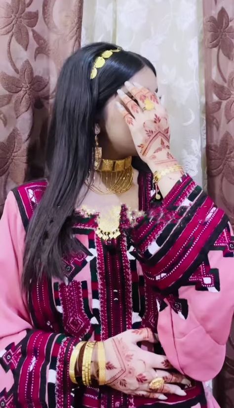 Balochi Photo, Balochi Girls Dpz, Balochi Dp, Balochi Girl, Diy Eid Decorations, Balochi Dresses, Dp For Instagram, Imran Khan Photos, Body Preschool