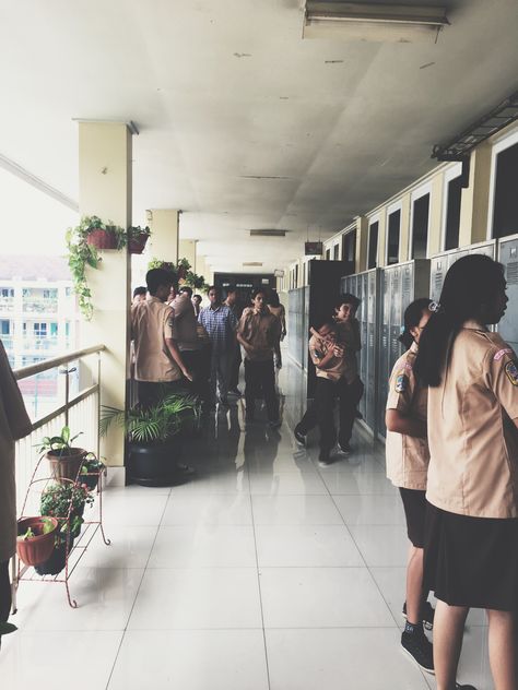 Tirtamarta Senior High School's Hallway full of students School Hallway With Students, Place Reference, Teenage Memories, Childrens Book Cover, School Hallway, School Hallways, Outfits Baggy, Rice Fields, Photographs Ideas