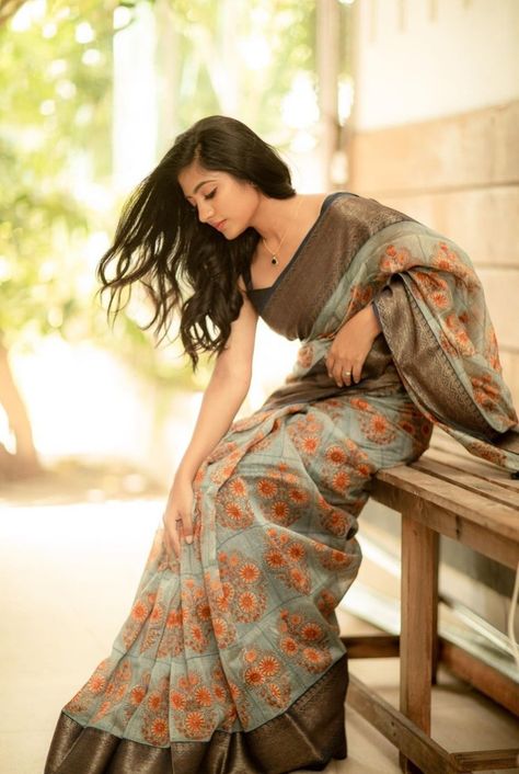 Hima Bindu, Saree Models, Couples Poses For Pictures, Traditional Sarees, Poses For Pictures, Indian Beauty Saree, Couple Posing, Saree, Wonder