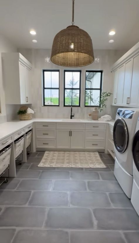 Clean Laundry Room, Laundry In Kitchen, Remodel Laundry Room, Top Decor Ideas, In Kitchen Laundry, Room Organizers, Laundry Room Decor Ideas, Organization Laundry Room, Laundry Room Organization Ideas