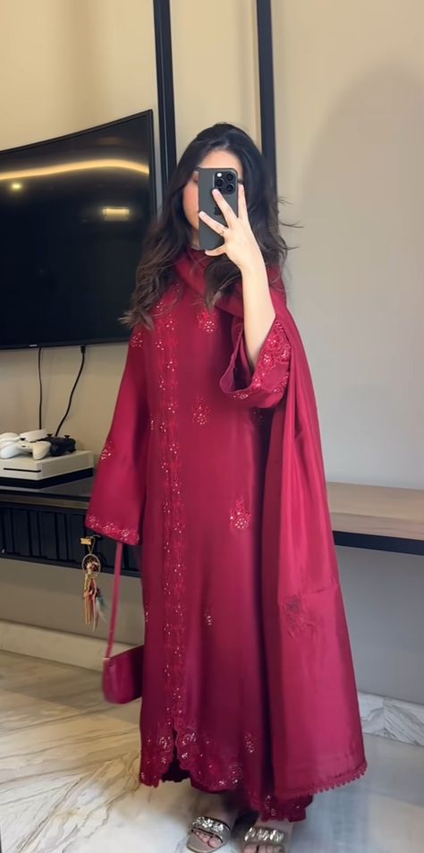 Eastern Dresses Outfits Pakistan, Simple Desi Wedding Outfit, Simple Pakistani Dresses Shalwar Kameez Beautiful, Raw Silk Dress Pakistani Simple, Pakistani Red Suit, Desi Fits Aesthetic Pictures, Modest Saree, Simple Pakistani Dresses Casual, Pakistan Suits