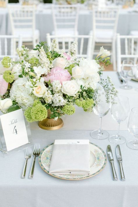 Summer Wedding Floral Centerpieces, Peony Centerpiece Wedding, Hydrangea Wedding Centerpieces, Wedding Table Flower Centerpieces, Hydrangea Wedding Decor, Hydrangea Arrangements Wedding, Wedding Table Settings Diy, Wedding Hydrangeas, Peonies Wedding Centerpieces