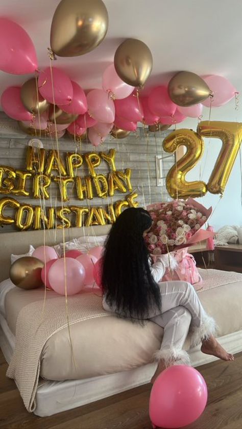 Birthday Hotel Set Up, Bed Birthday Decorations, Hotel Party Outfit, Room Full Of Balloons, Hotel Room Birthday Decoration Women, Birthday Bed, Libra Birthday Ideas, Bday Room Decoration Ideas, Birthday Black Woman