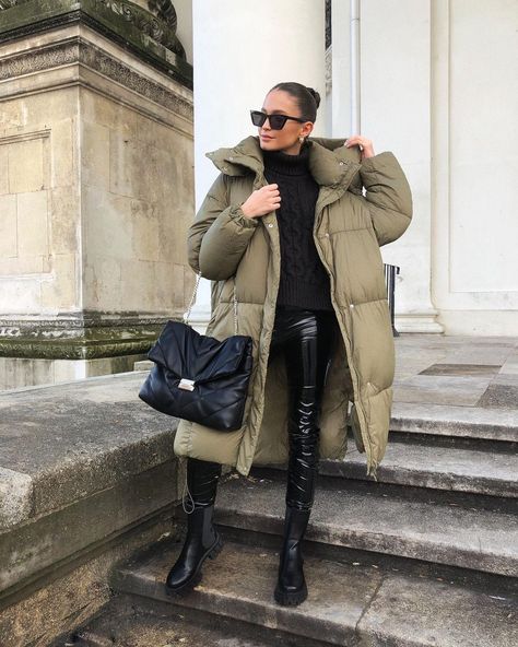 Luxury Oversized Winter Puffer Jacket, Lisa Closet, Luxury Winter Puffy Outerwear, Long Puffer Jacket Outfit, Beige Jacket Outfit, London Outfit Ideas, Aesthetic Wardrobe, Green Puffer Jacket, Sustainable Wardrobe