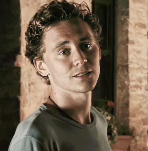 Young Tom Hiddleston, Tom Hiddleston Funny, Red Lollipop, Thomas William Hiddleston, Lifelong Friends, College Town, Marvel Actors, Loki Marvel, Young Actors