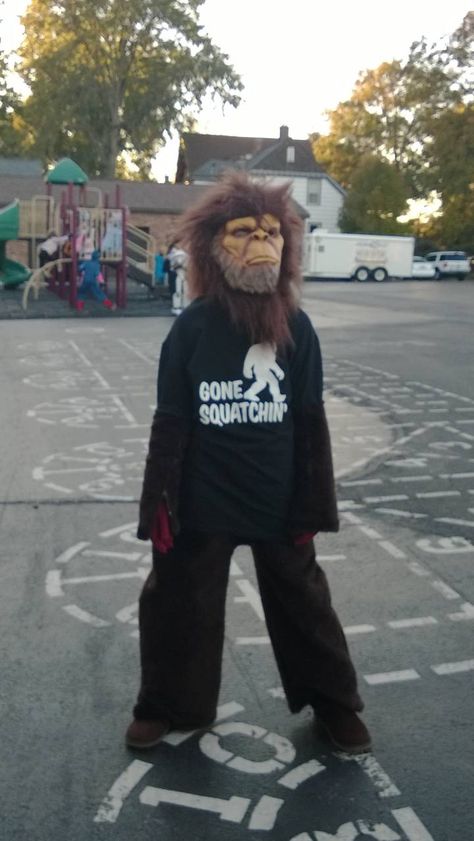 Bigfoot costume Bigfoot Costume, Monster Mash, Mascot Costumes, Costume Ideas, Holidays, Clothes