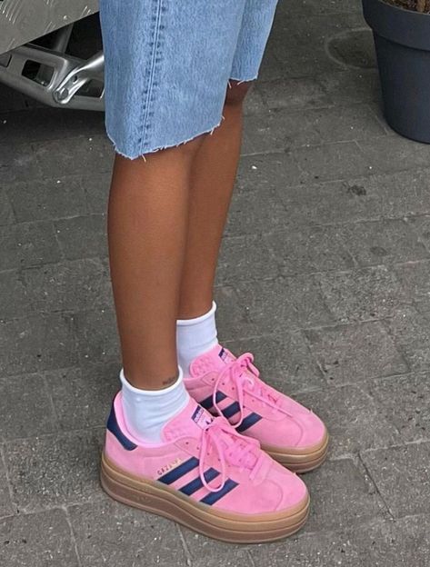 New Balance Shoes Women, Adidas Gazelle Pink, Gymnastics Shoes, Gazelle Bold, Tenis Vans, Bold Shoes, Trendy Shoes Sneakers, Dr Shoes, Fitness Style