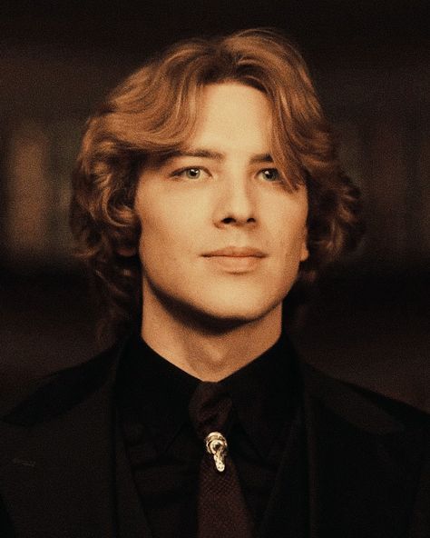 Cody Fern Rare, Cody Fern Aesthetic, Michael Langdon Aesthetic, Cody Fern Ahs, Gf Fanart, Short Long Hair, Warren Worthington Iii, Evan Peters American Horror Story, Michael Langdon