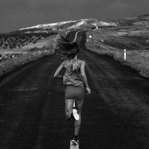 Spotify Playlist Covers Running, Song Albums, Spotify Album Covers, Spotify Wallpaper, Music Playlist Covers, Marathon Training Schedule, Running Playlist, Playlist Pics, My Mental State