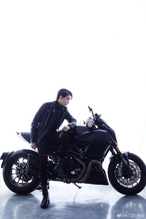 Motorcycle Boy Aesthetic, Motorcycle Pose Reference, Biker Photos, Gesture Drawing Poses, Best Poses For Boys, Hot Biker Guys, Action Pose Reference, Cyberpunk Clothes, Gentleman Aesthetic