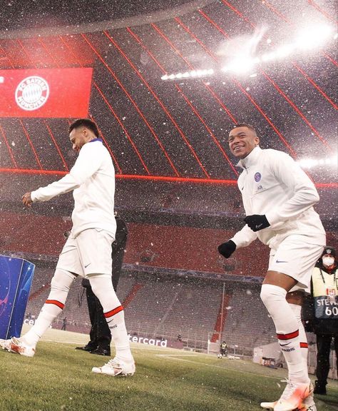 Neymar and Mbappe Neymar Mbappe, Football Celebrations, Cold Pictures, Ball Aesthetic, Adventure Time Characters, Football Icon, Football Photos, Adventure Photography, Football Pictures