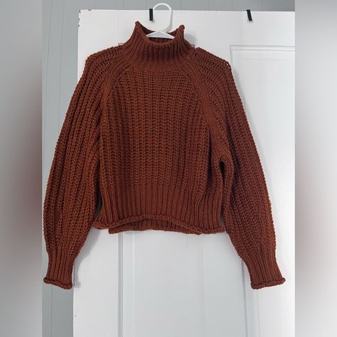 Burnt orange/rust colored turtleneck sweater Soft Autumn Aesthetic, Burnt Orange Fashion, Wool Sweater Outfit, Retro Vintage Outfits, My Colour Palette, Rust Sweater, Clothing Aesthetics, Color Seasons, Burnt Orange Sweater