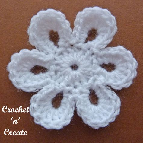 Six Petal Flower, Crochet Fall Decor, Scrap Crochet, Button Ideas, Crochet Applique Patterns Free, Crochet Snowflake, Crochet Garden, Crochet Embellishments, Coiled Fabric Basket