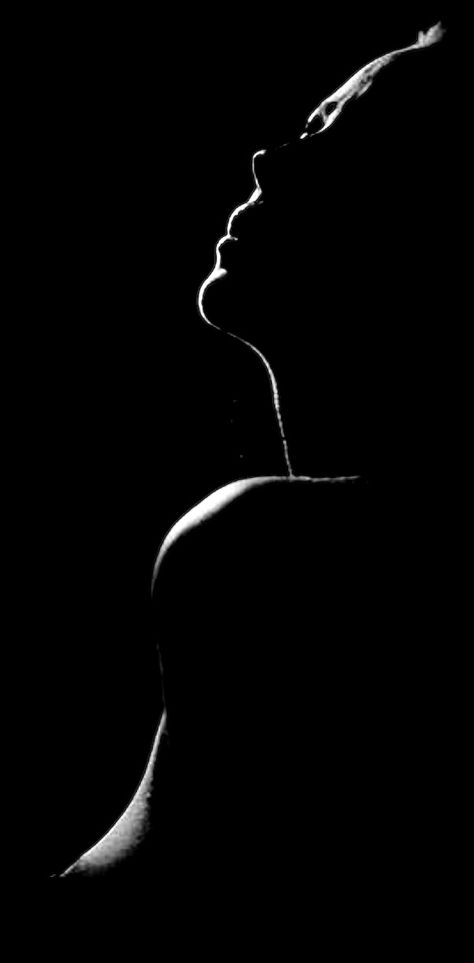 Artistic Woman Photography, Low Key Photography Portraits, Photography Of Intimacy, Dramatic Black And White Photography, Low Key Photography Women, Photo Corps Feminin, Bare Back Photoshoot, Female Silhouette Photography, Silhouette Photography Aesthetic