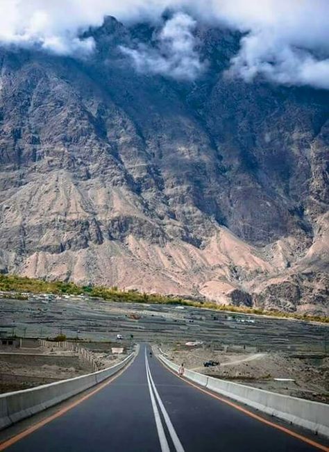 Karakoram Highway, Gilgit-Baltistan <3  Credits : S Mir Shah Karakorum Highway, Karakoram Highway, Hunza Valley, World Most Beautiful Place, Pakistan Travel, Gilgit Baltistan, Walled City, Landscape Pictures, Beautiful Places To Visit