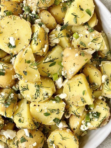 bowl of potatoes, potato chunks, dill, feta cheese crumbles Greek Veggies, Blue Cheese Potato Salad, Greek Potato Salad, Delish Dinners, Loaded Potatoes, Potato Salad Dill, Potatoe Recipes, Potatoe Salad, Potato Salads