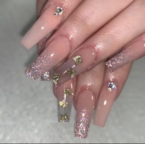 rose gold glitter with gold butterflies 🤩 Gold Nails Acrylic, Nails For Quinceanera, Nails Rose Gold, Rose Gold Nails Acrylic, Sweet 16 Nails, Rose Gold Nails Glitter, Quince Nails, Rose Gold Nails Design, Quinceanera Nails